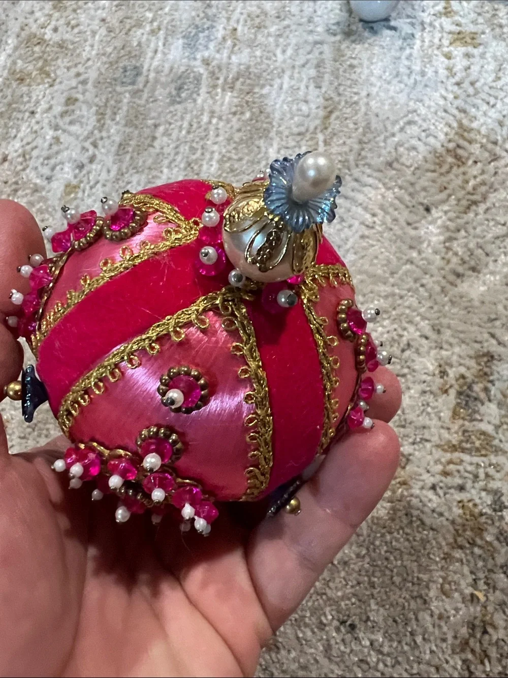 Vtg Handcrafted Pink Beaded Ornament Pendant - Decorative Women’s Accessory z29